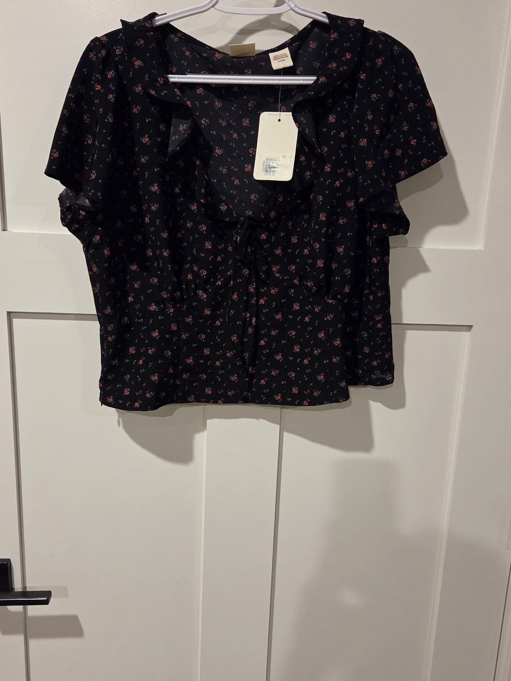 Levi's Black Floral Ruffle Tie-Front Crop Top